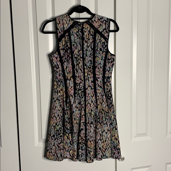 BRAND NEW LEOPARD BEBE DRESS - Picture 4 of 5